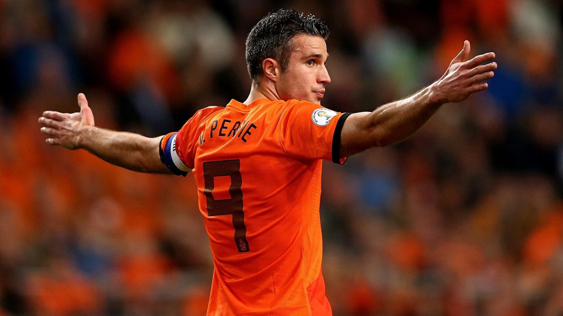 倒三角结构压制对手中场组织,足球倒三角战术